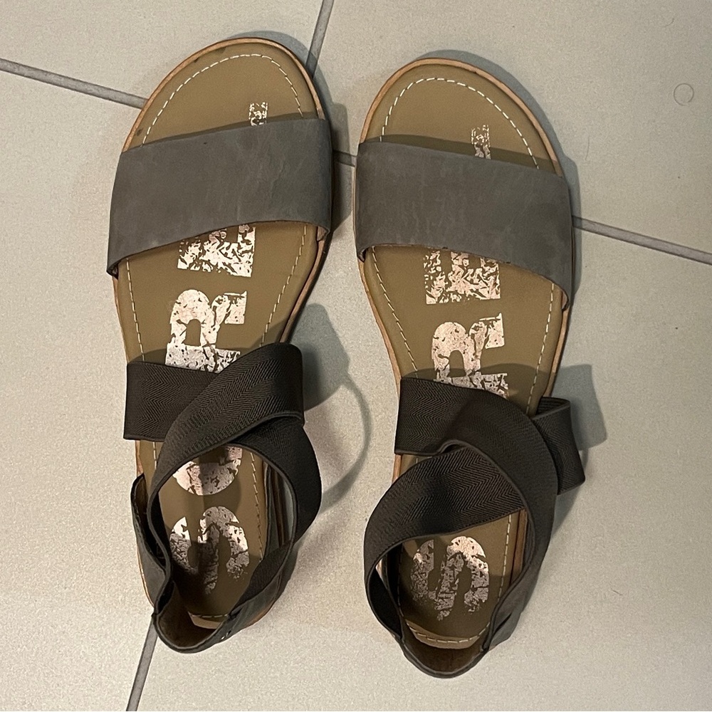 Sorel women’s Ella sandals,  Sz 9